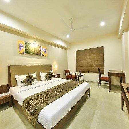Fabhotel Flora Vastral Ahmedabad Exterior foto